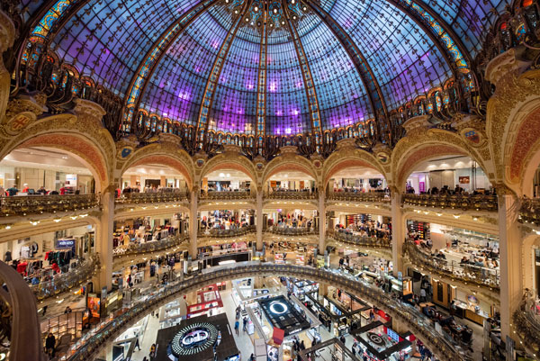 Les Galeries Lafayette (proche de l'Hôtel Royal Madeleine)